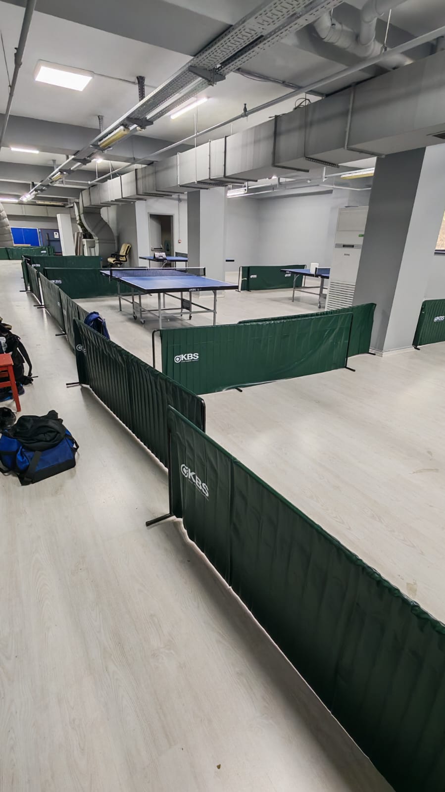 masa tenisi salonu